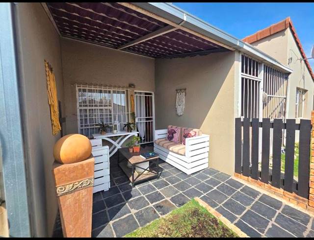 2 BEDROOM TOWNHOUSE FOR SALE IN ELSPARK
